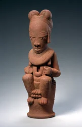 Sittande kvinnlig figur, Nok, Nigeria